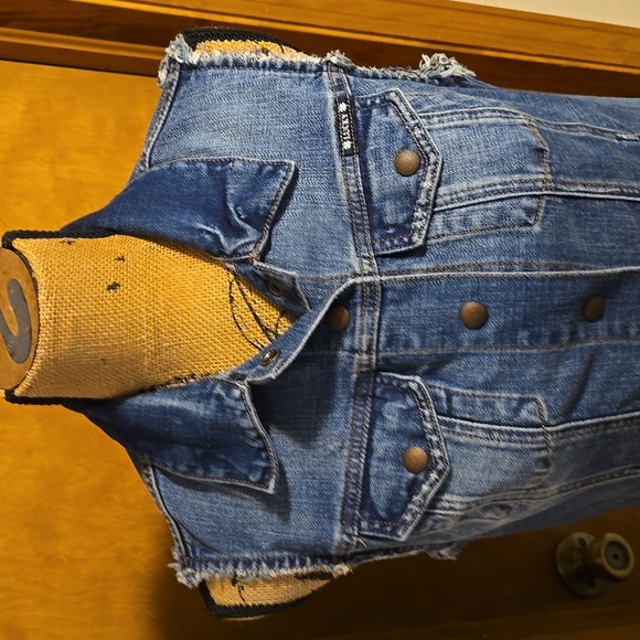 Lucky Brand Distressed Denim Vest Size S - Picture 3 of 10